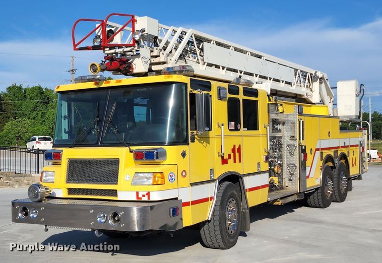 image for item JA9942 1999 Pierce Tilt Cab  ladder fire truck
