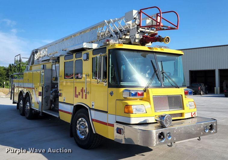 image for item JA9942 1999 Pierce Tilt Cab  ladder fire truck
