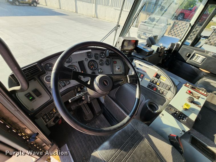 image for item JA9942 1999 Pierce Tilt Cab  ladder fire truck