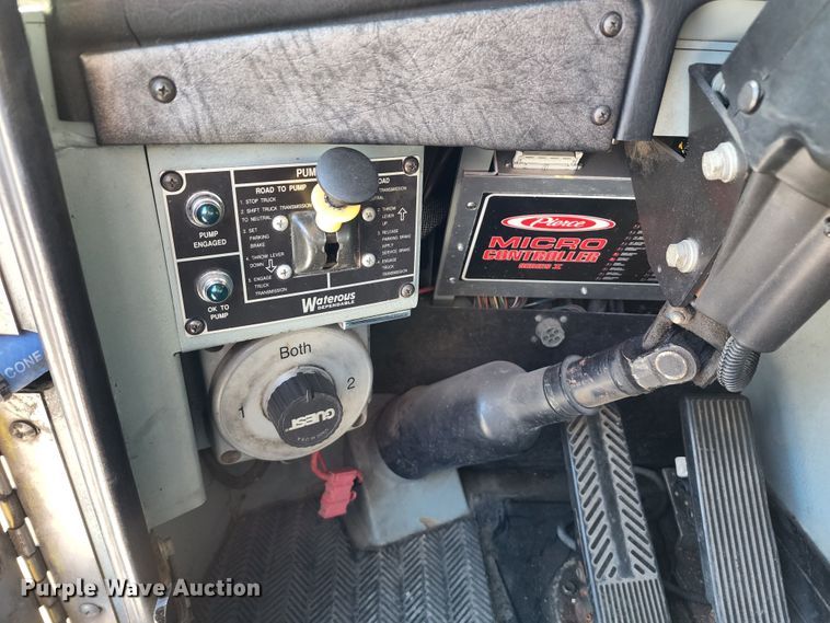 image for item JA9942 1999 Pierce Tilt Cab  ladder fire truck