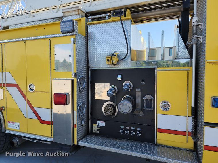 image for item JA9942 1999 Pierce Tilt Cab  ladder fire truck