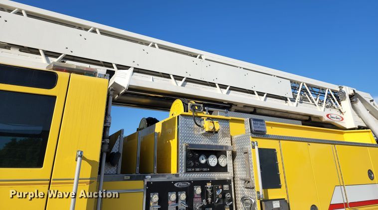 image for item JA9942 1999 Pierce Tilt Cab  ladder fire truck