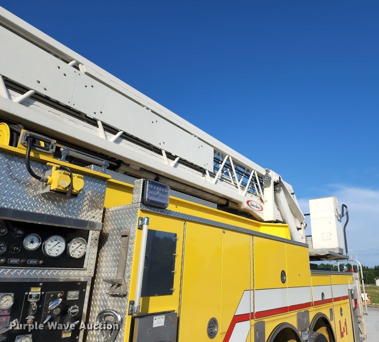 image for item JA9942 1999 Pierce Tilt Cab  ladder fire truck