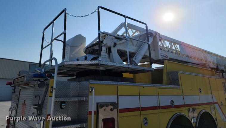 image for item JA9942 1999 Pierce Tilt Cab  ladder fire truck