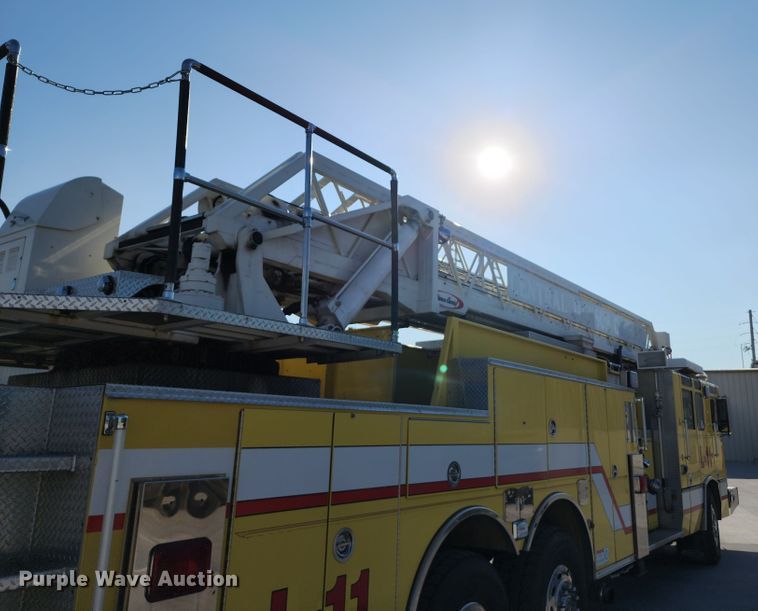 image for item JA9942 1999 Pierce Tilt Cab  ladder fire truck