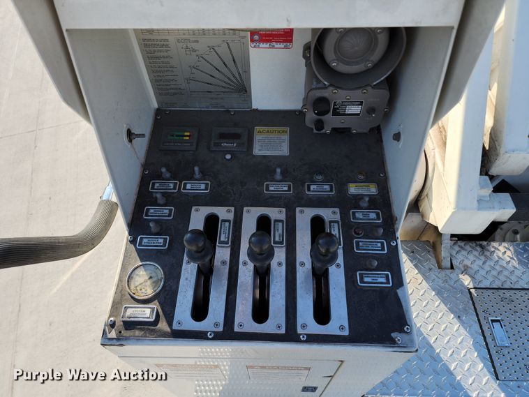 image for item JA9942 1999 Pierce Tilt Cab  ladder fire truck