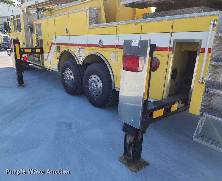 image for item JA9942 1999 Pierce Tilt Cab  ladder fire truck