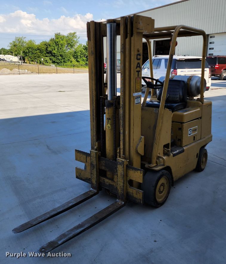 image for item JA9944 Caterpillar T40B  forklift