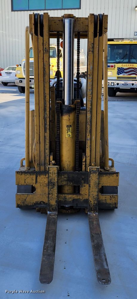 image for item JA9944 Caterpillar T40B  forklift