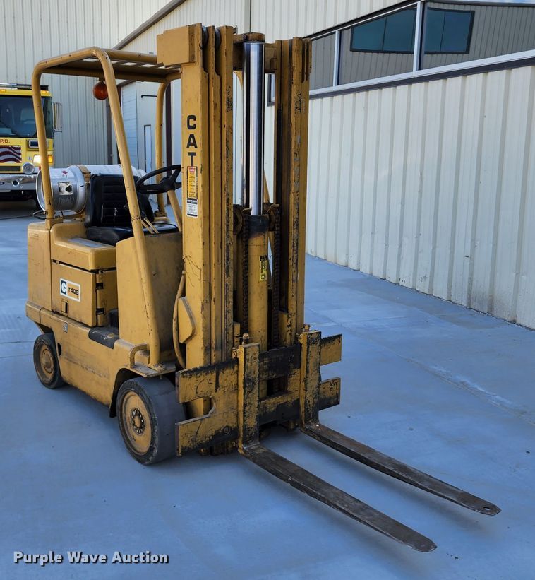 image for item JA9944 Caterpillar T40B  forklift