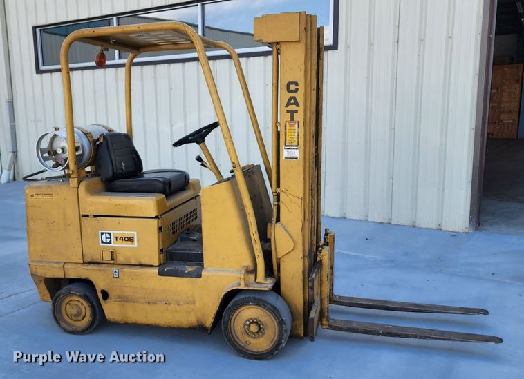 image for item JA9944 Caterpillar T40B  forklift