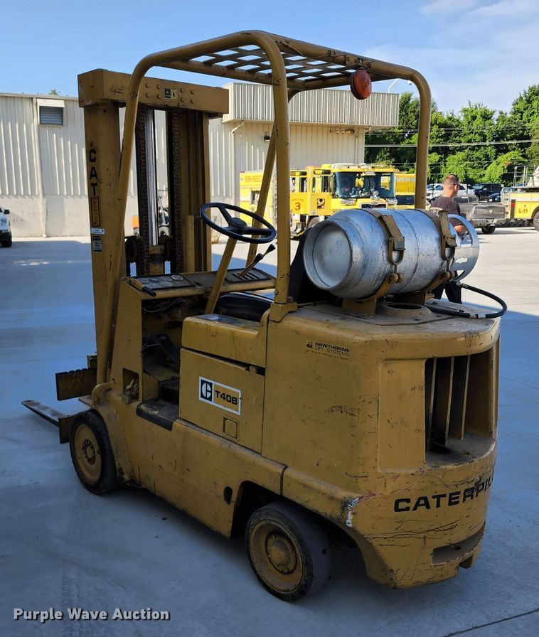 image for item JA9944 Caterpillar T40B  forklift