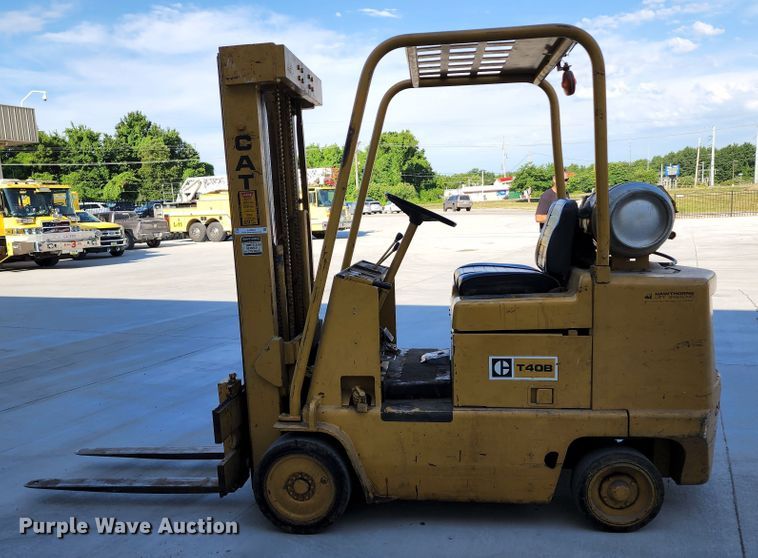 image for item JA9944 Caterpillar T40B  forklift