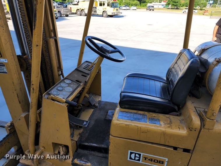 image for item JA9944 Caterpillar T40B  forklift