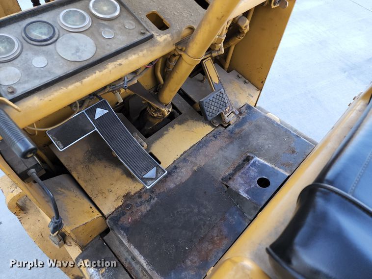 image for item JA9944 Caterpillar T40B  forklift