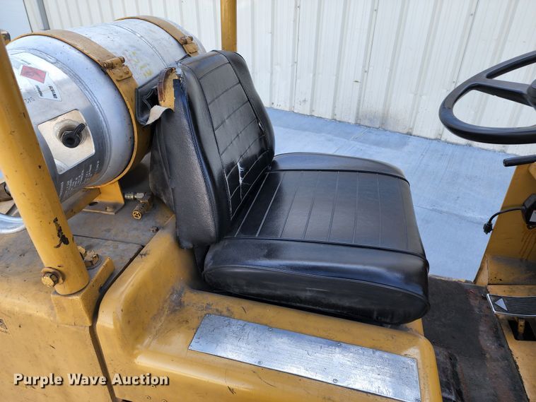 image for item JA9944 Caterpillar T40B  forklift