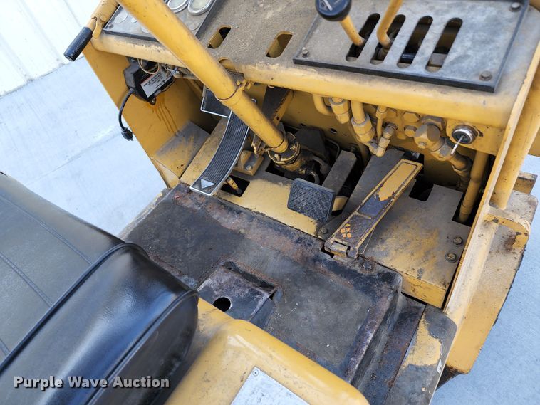 image for item JA9944 Caterpillar T40B  forklift