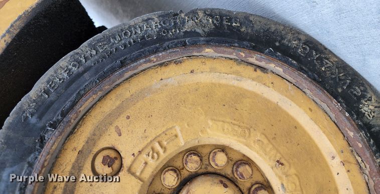 image for item JA9944 Caterpillar T40B  forklift