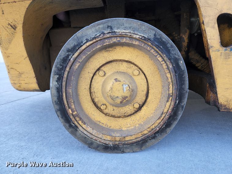 image for item JA9944 Caterpillar T40B  forklift