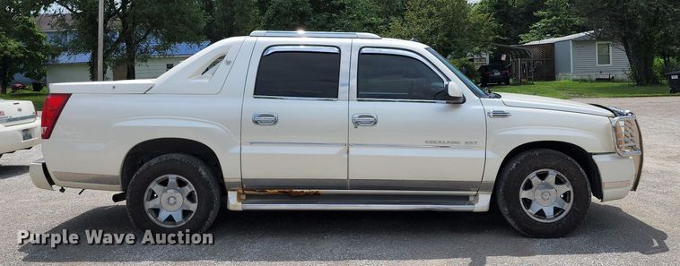 image for item JB9000 2004 Cadillac Escalade EXT  pickup truck
