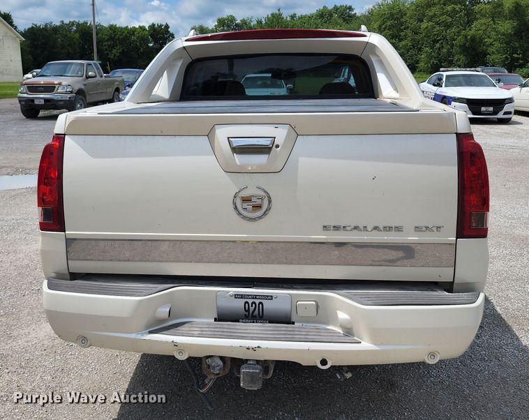 image for item JB9000 2004 Cadillac Escalade EXT  pickup truck