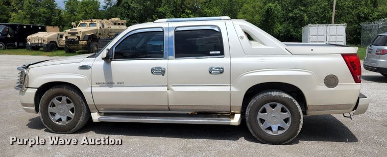 image for item JB9000 2004 Cadillac Escalade EXT  pickup truck