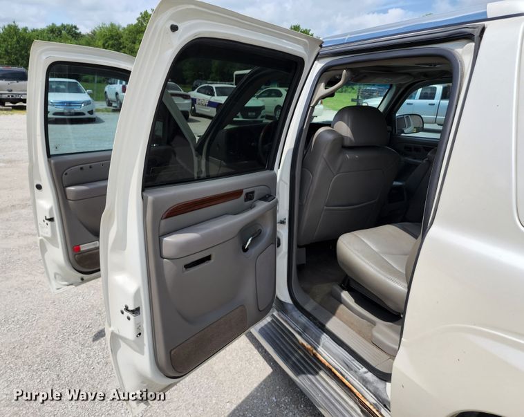 image for item JB9000 2004 Cadillac Escalade EXT  pickup truck