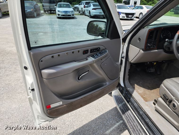 image for item JB9000 2004 Cadillac Escalade EXT  pickup truck