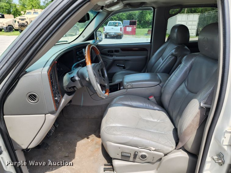 image for item JB9000 2004 Cadillac Escalade EXT  pickup truck