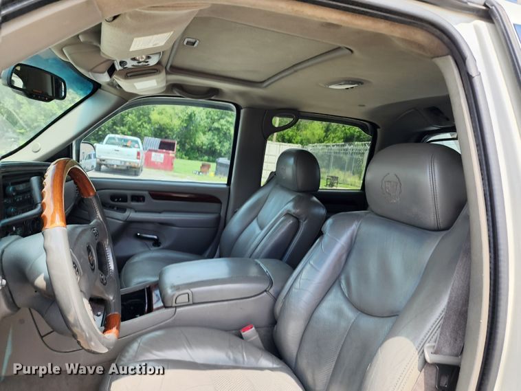 image for item JB9000 2004 Cadillac Escalade EXT  pickup truck