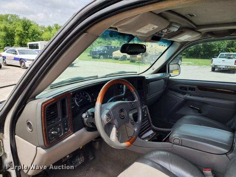 image for item JB9000 2004 Cadillac Escalade EXT  pickup truck