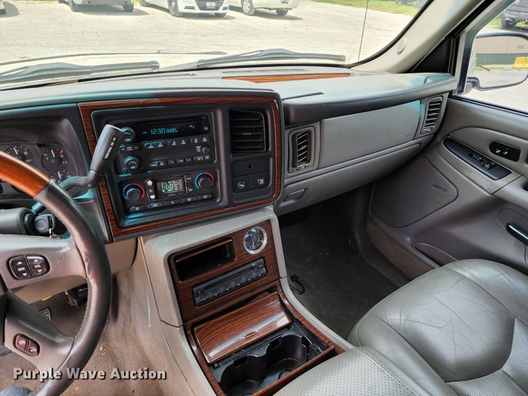 image for item JB9000 2004 Cadillac Escalade EXT  pickup truck