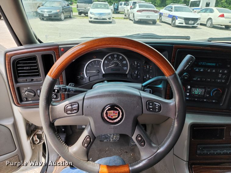 image for item JB9000 2004 Cadillac Escalade EXT  pickup truck