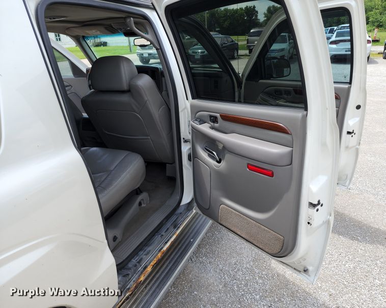 image for item JB9000 2004 Cadillac Escalade EXT  pickup truck