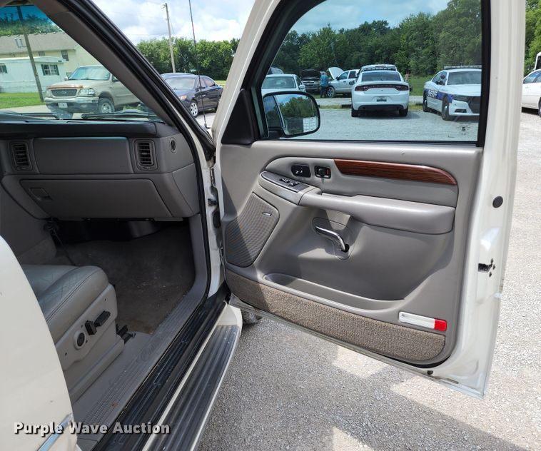 image for item JB9000 2004 Cadillac Escalade EXT  pickup truck