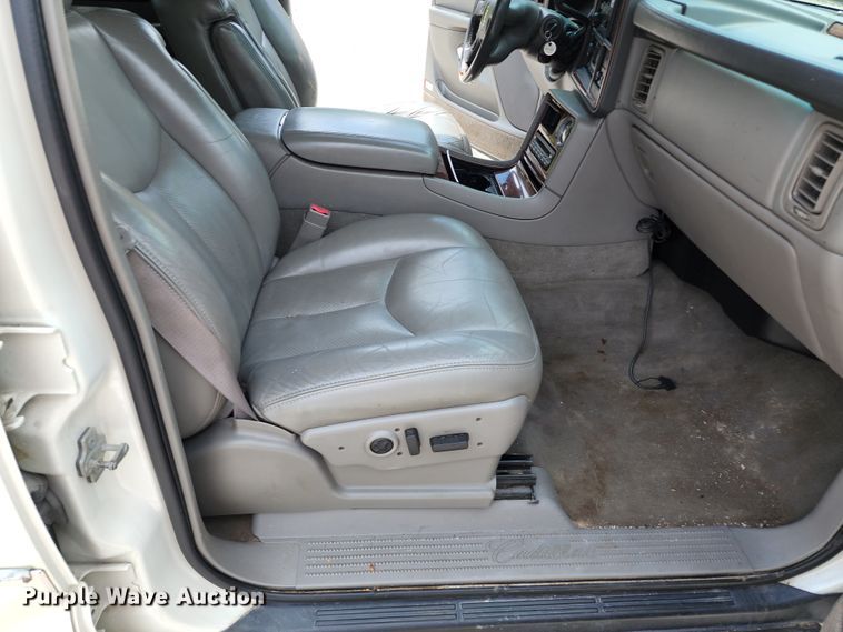 image for item JB9000 2004 Cadillac Escalade EXT  pickup truck