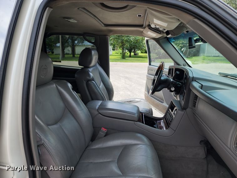 image for item JB9000 2004 Cadillac Escalade EXT  pickup truck