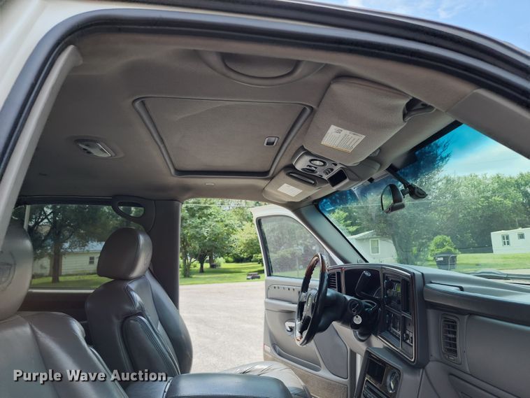 image for item JB9000 2004 Cadillac Escalade EXT  pickup truck