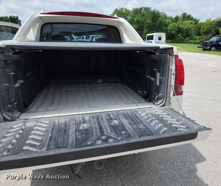 image for item JB9000 2004 Cadillac Escalade EXT  pickup truck