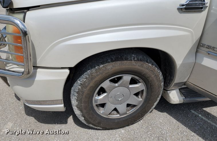 image for item JB9000 2004 Cadillac Escalade EXT  pickup truck