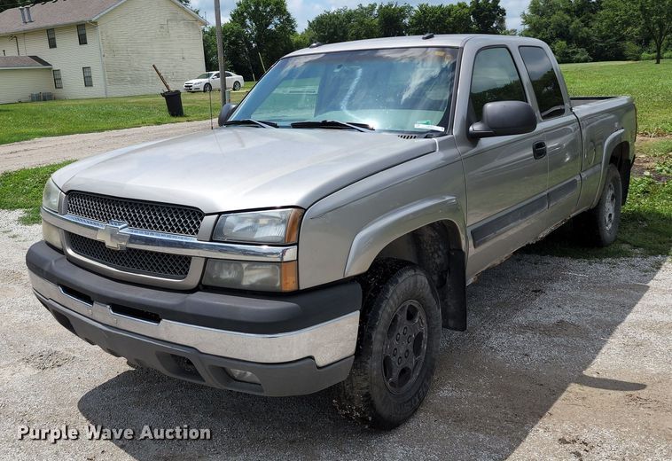 image for item JB9001 2003 Chevrolet Silverado 1500  Ext. Cab pickup truck