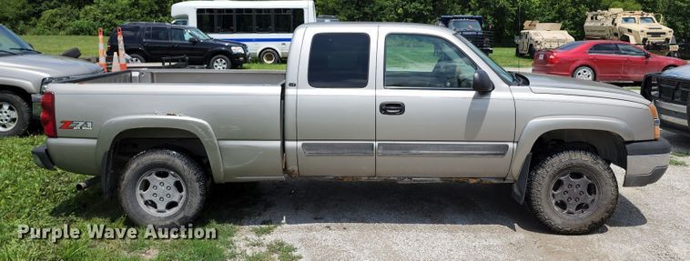image for item JB9001 2003 Chevrolet Silverado 1500  Ext. Cab pickup truck