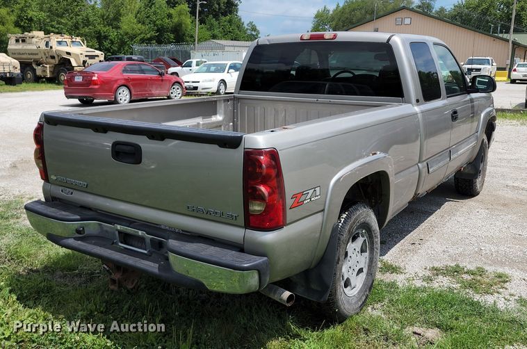 image for item JB9001 2003 Chevrolet Silverado 1500  Ext. Cab pickup truck