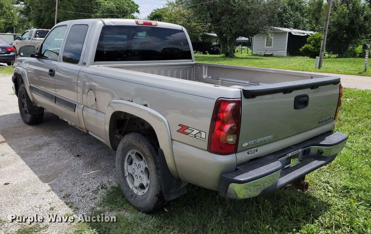 image for item JB9001 2003 Chevrolet Silverado 1500  Ext. Cab pickup truck