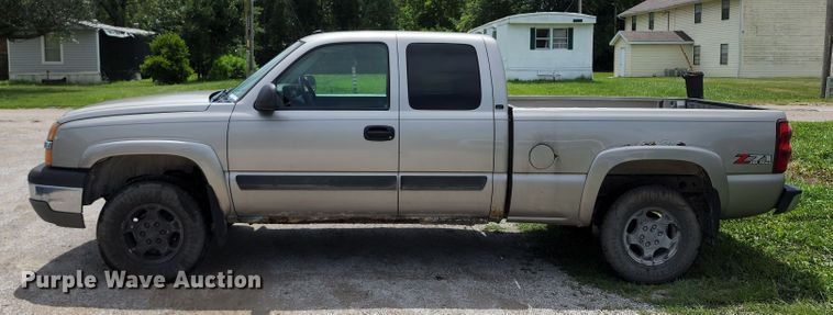 image for item JB9001 2003 Chevrolet Silverado 1500  Ext. Cab pickup truck