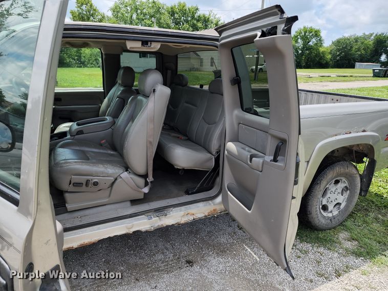 image for item JB9001 2003 Chevrolet Silverado 1500  Ext. Cab pickup truck