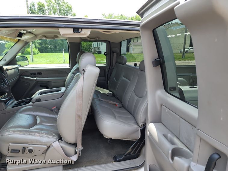 image for item JB9001 2003 Chevrolet Silverado 1500  Ext. Cab pickup truck