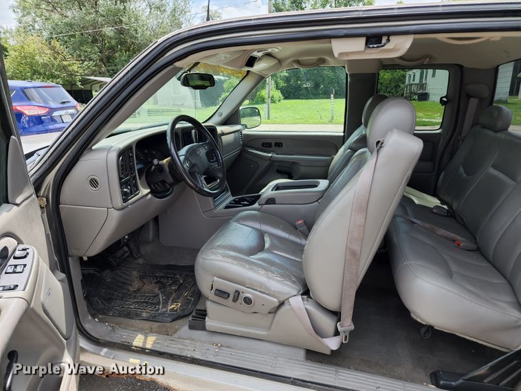 image for item JB9001 2003 Chevrolet Silverado 1500  Ext. Cab pickup truck