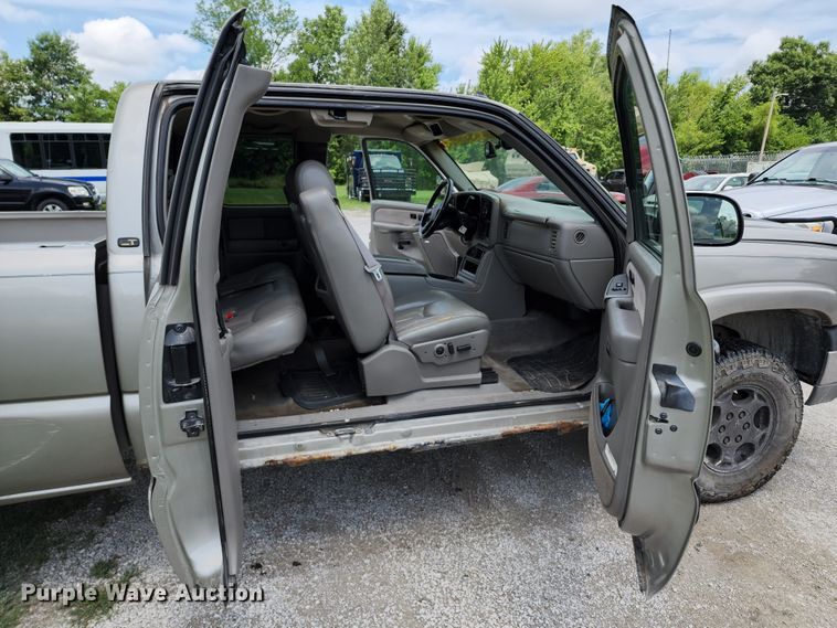 image for item JB9001 2003 Chevrolet Silverado 1500  Ext. Cab pickup truck