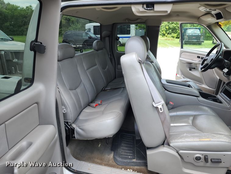 image for item JB9001 2003 Chevrolet Silverado 1500  Ext. Cab pickup truck